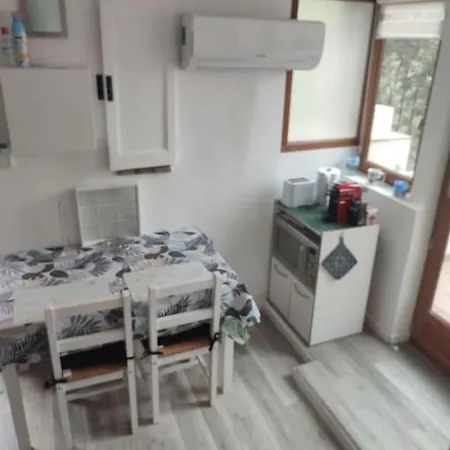 30 M 2 Avec Terrasse Et Coin Detente
