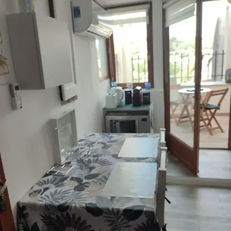 Apartman 30 M 2 Avec Terrasse Et Coin Detente