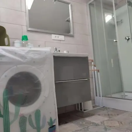 Appartement 30 M 2 Avec Terrasse Et Coin Detente